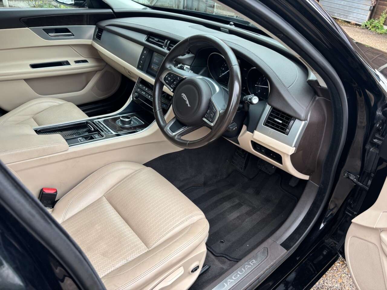 2017 JAGUAR XF 2017 JAGUAR XF