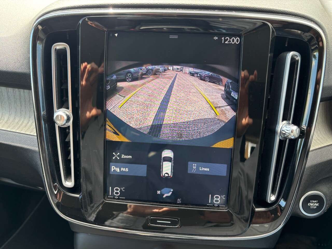 2020 VOLVO XC40 2020 VOLVO XC40