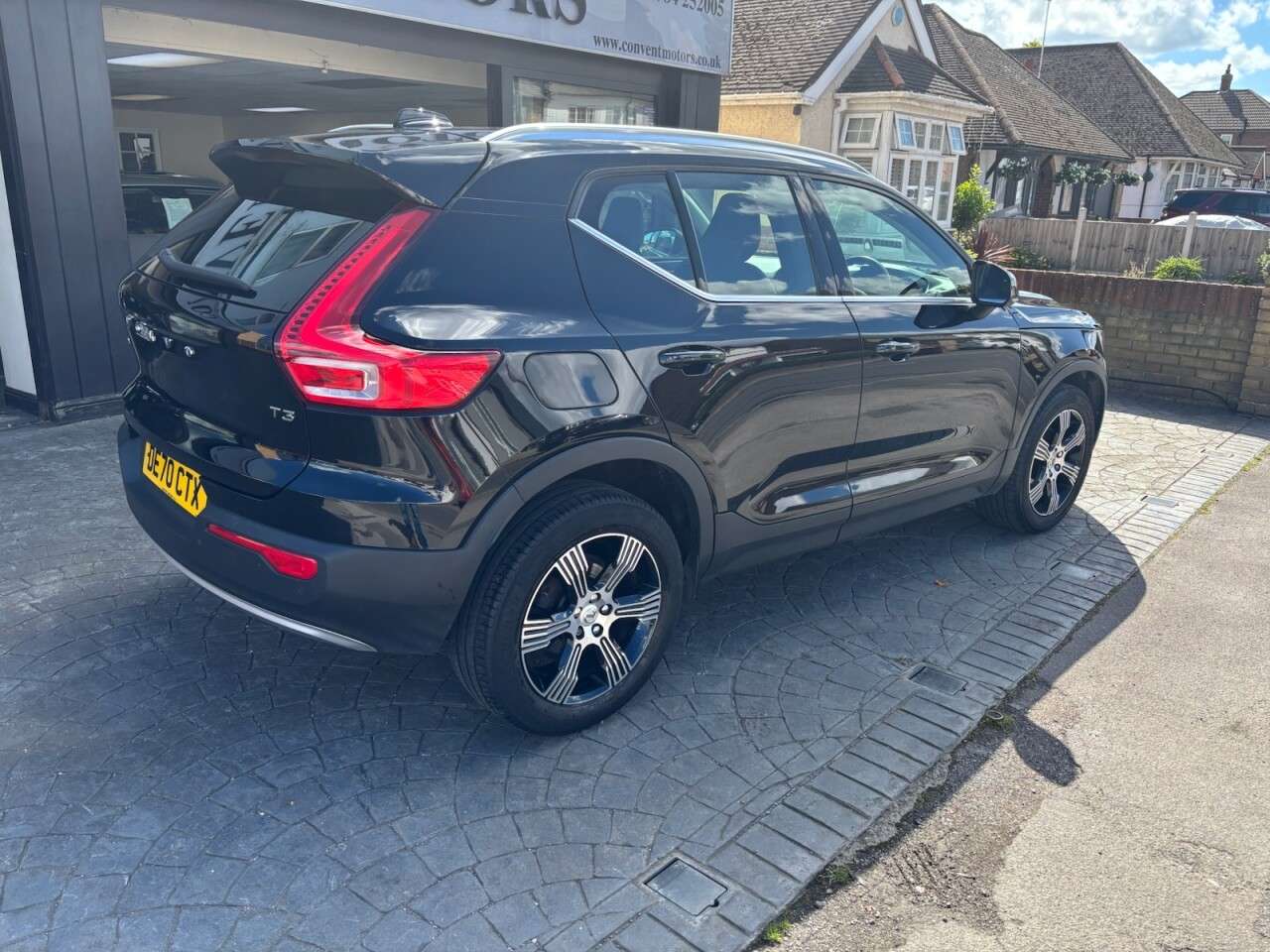 A 2020 VOLVO XC40 1.5 T3 Inscription SUV 5dr Petrol Auto Euro 6 (s/s) (163 ps) SAT NAV, FULL A 2020 VOLVO XC40 1.5 T3 Inscription SUV 5dr Petrol Auto Euro 6 (s/s) (163 ps) SAT NAV, FULL