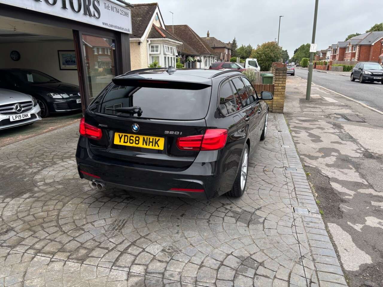 A 2018 BMW 3 SERIES 2.0 320i M Sport Touring 5dr Petrol Auto xDrive Euro 6 (s/s) (184 ps) BLACK A 2018 BMW 3 SERIES 2.0 320i M Sport Touring 5dr Petrol Auto xDrive Euro 6 (s/s) (184 ps) BLACK