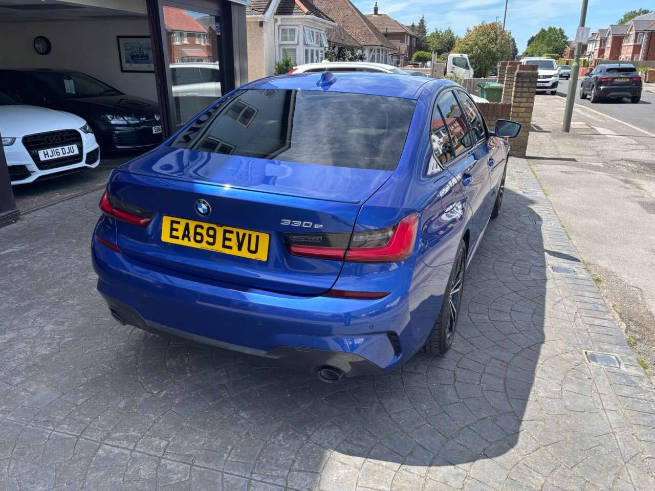 A 2019 BMW 3 SERIES 2.0 330e 12kWh M Sport Saloon 4dr Petrol Plug-in Hybrid Auto Euro 6 (s/s) ( A 2019 BMW 3 SERIES 2.0 330e 12kWh M Sport Saloon 4dr Petrol Plug-in Hybrid Auto Euro 6 (s/s) (