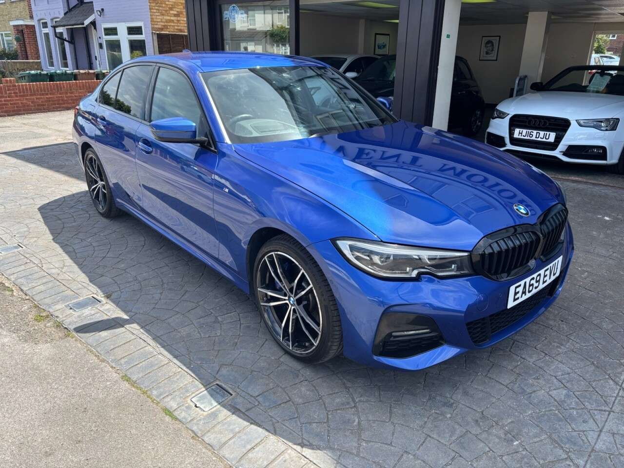 A 2019 BMW 3 SERIES 2.0 330e 12kWh M Sport Saloon 4dr Petrol Plug-in Hybrid Auto Euro 6 (s/s) ( A 2019 BMW 3 SERIES 2.0 330e 12kWh M Sport Saloon 4dr Petrol Plug-in Hybrid Auto Euro 6 (s/s) (