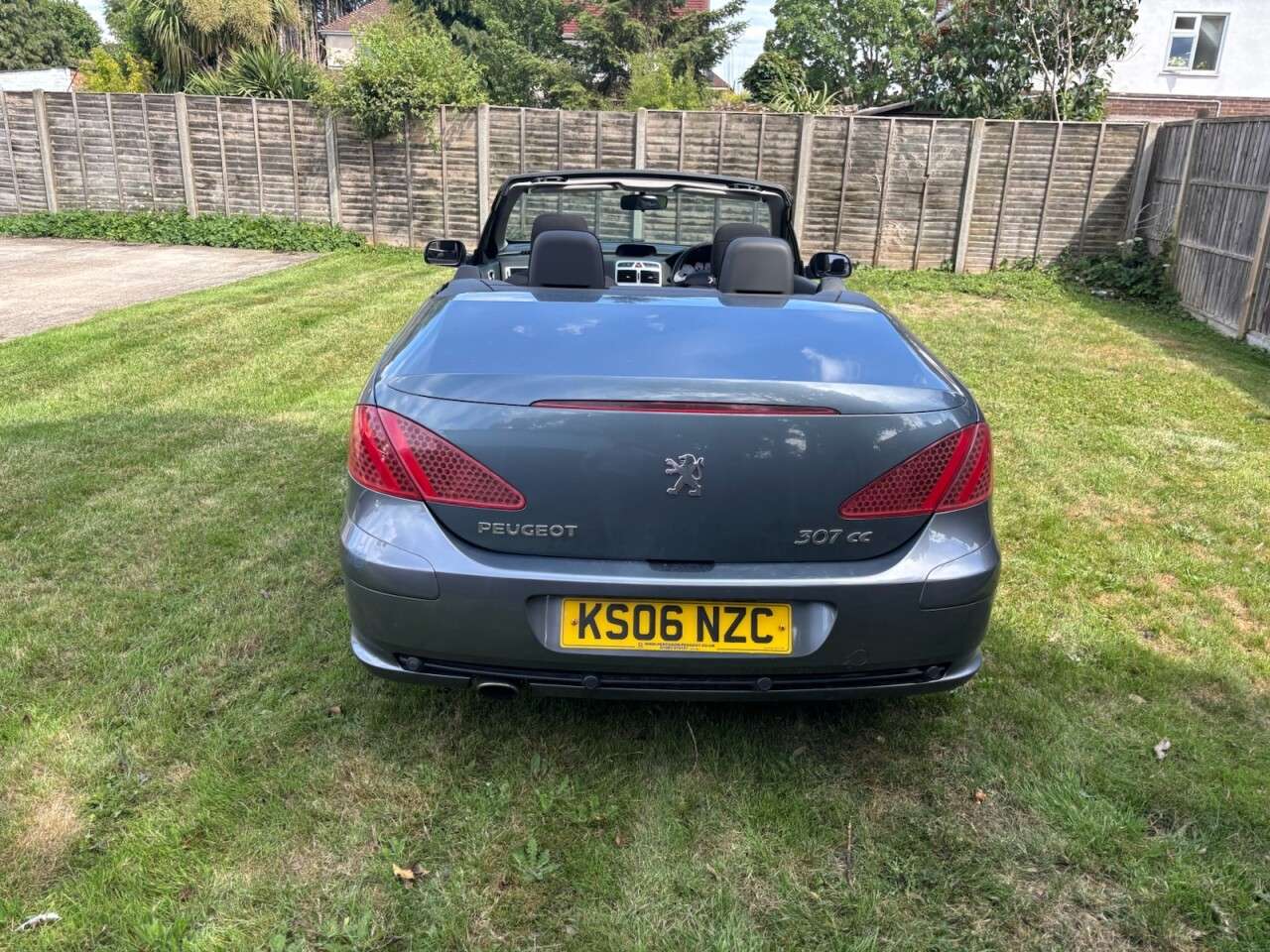A 2006 PEUGEOT 307 CC 2.0 16v S Convertible 2dr Petrol Manual (192 g/km, 140 bhp) CLIMATE CONTROL A 2006 PEUGEOT 307 CC 2.0 16v S Convertible 2dr Petrol Manual (192 g/km, 140 bhp) CLIMATE CONTROL