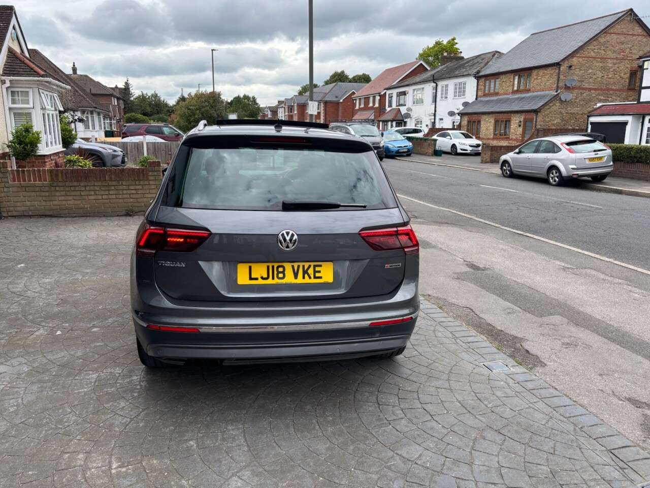 A 2018 VOLKSWAGEN TIGUAN 2.0 TSI SEL SUV 5dr Petrol DSG 4Motion Euro 6 (s/s) (180 ps) NAV, PANORAMIC A 2018 VOLKSWAGEN TIGUAN 2.0 TSI SEL SUV 5dr Petrol DSG 4Motion Euro 6 (s/s) (180 ps) NAV, PANORAMIC