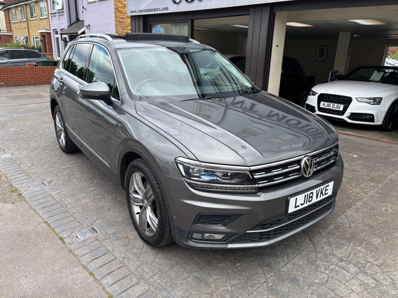 A 2018 VOLKSWAGEN TIGUAN 2.0 TSI SEL SUV 5dr Petrol DSG 4Motion Euro 6 (s/s) (180 ps) NAV, PANORAMIC A 2018 VOLKSWAGEN TIGUAN 2.0 TSI SEL SUV 5dr Petrol DSG 4Motion Euro 6 (s/s) (180 ps) NAV, PANORAMIC