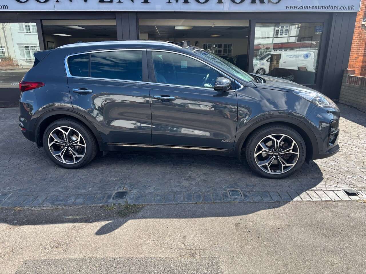 A 2019 KIA SPORTAGE 1.6 T-GDi GT-Line S SUV 5dr Petrol DCT AWD Euro 6 (s/s) (174 bhp) PANO ROOF A 2019 KIA SPORTAGE 1.6 T-GDi GT-Line S SUV 5dr Petrol DCT AWD Euro 6 (s/s) (174 bhp) PANO ROOF