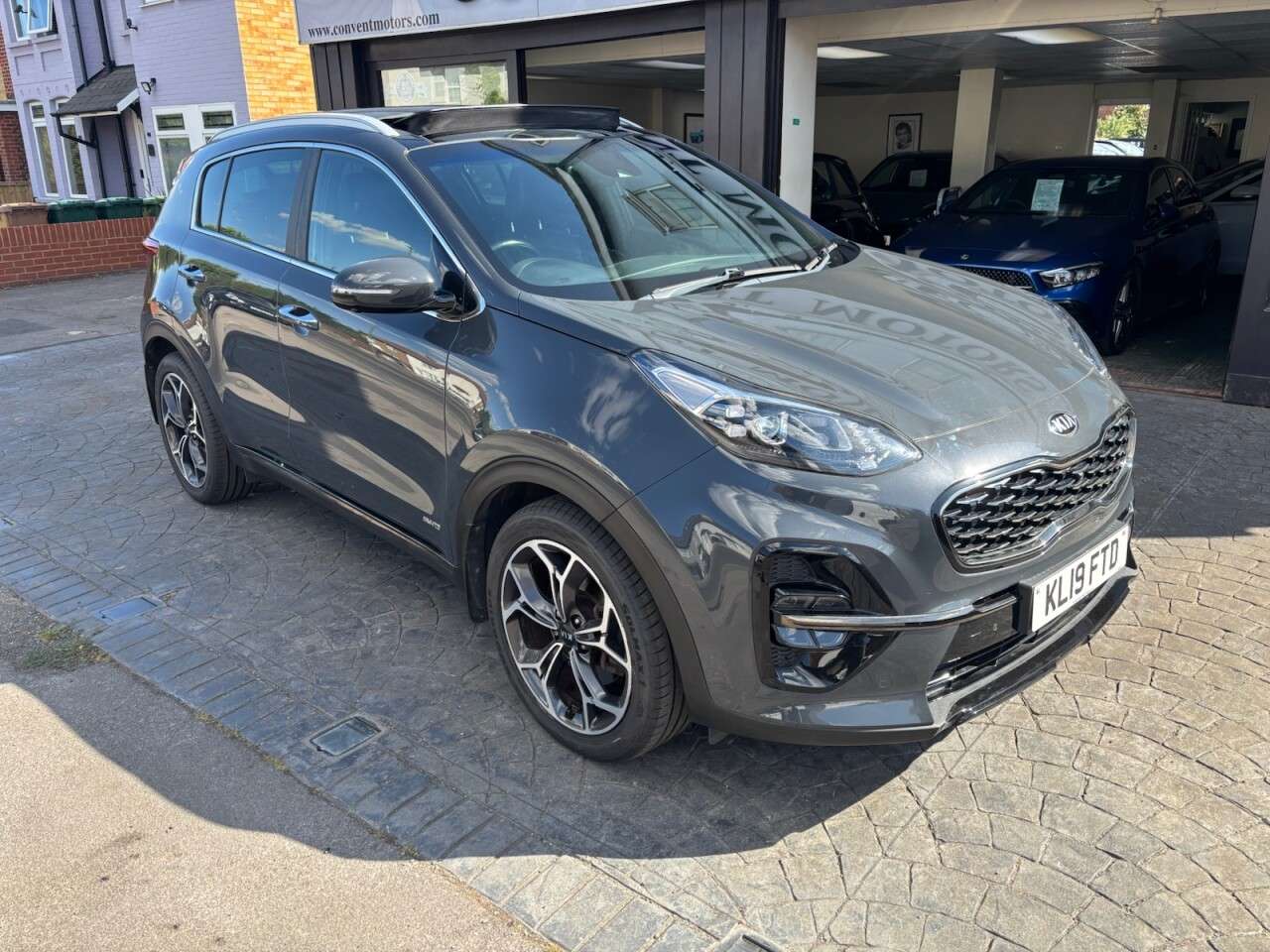 A 2019 KIA SPORTAGE 1.6 T-GDi GT-Line S SUV 5dr Petrol DCT AWD Euro 6 (s/s) (174 bhp) PANO ROOF A 2019 KIA SPORTAGE 1.6 T-GDi GT-Line S SUV 5dr Petrol DCT AWD Euro 6 (s/s) (174 bhp) PANO ROOF