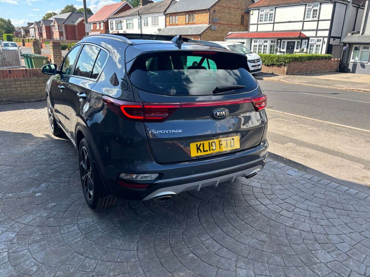 A 2019 KIA SPORTAGE 1.6 T-GDi GT-Line S SUV 5dr Petrol DCT AWD Euro 6 (s/s) (174 bhp) PANO ROOF A 2019 KIA SPORTAGE 1.6 T-GDi GT-Line S SUV 5dr Petrol DCT AWD Euro 6 (s/s) (174 bhp) PANO ROOF