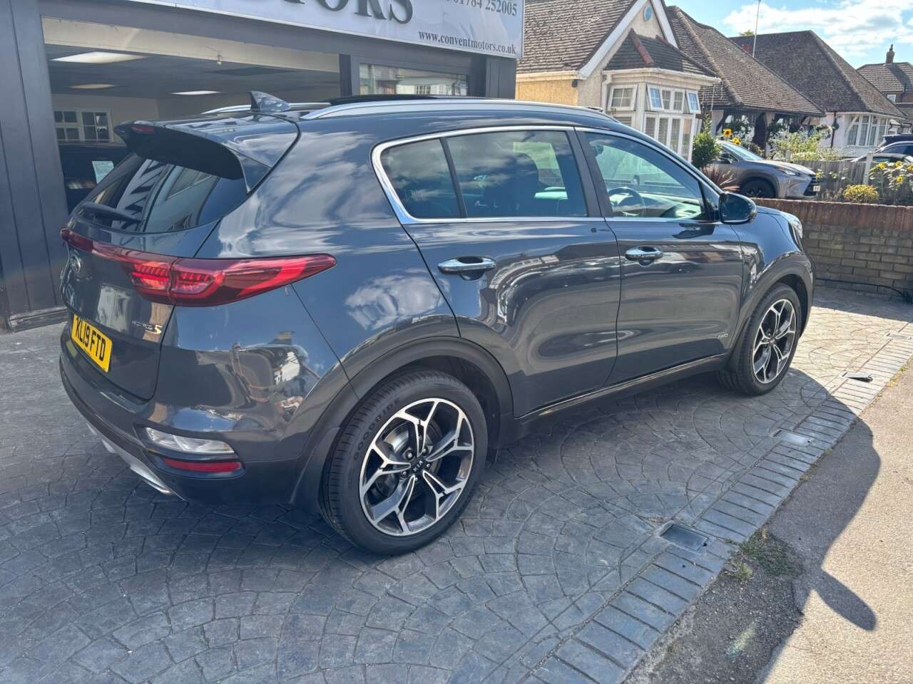 A 2019 KIA SPORTAGE 1.6 T-GDi GT-Line S SUV 5dr Petrol DCT AWD Euro 6 (s/s) (174 bhp) PANO ROOF A 2019 KIA SPORTAGE 1.6 T-GDi GT-Line S SUV 5dr Petrol DCT AWD Euro 6 (s/s) (174 bhp) PANO ROOF