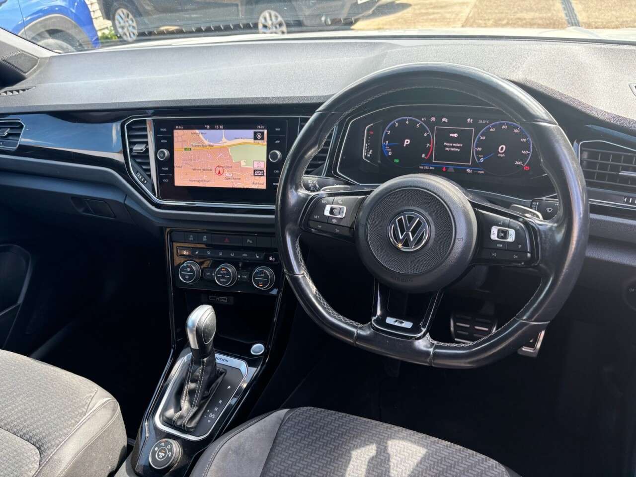 A 2021 VOLKSWAGEN T-ROC 2.0 TSI R SUV 5dr Petrol DSG 4Motion Euro 6 (s/s) (300 ps) SAT NAV, APPLE C A 2021 VOLKSWAGEN T-ROC 2.0 TSI R SUV 5dr Petrol DSG 4Motion Euro 6 (s/s) (300 ps) SAT NAV, APPLE C