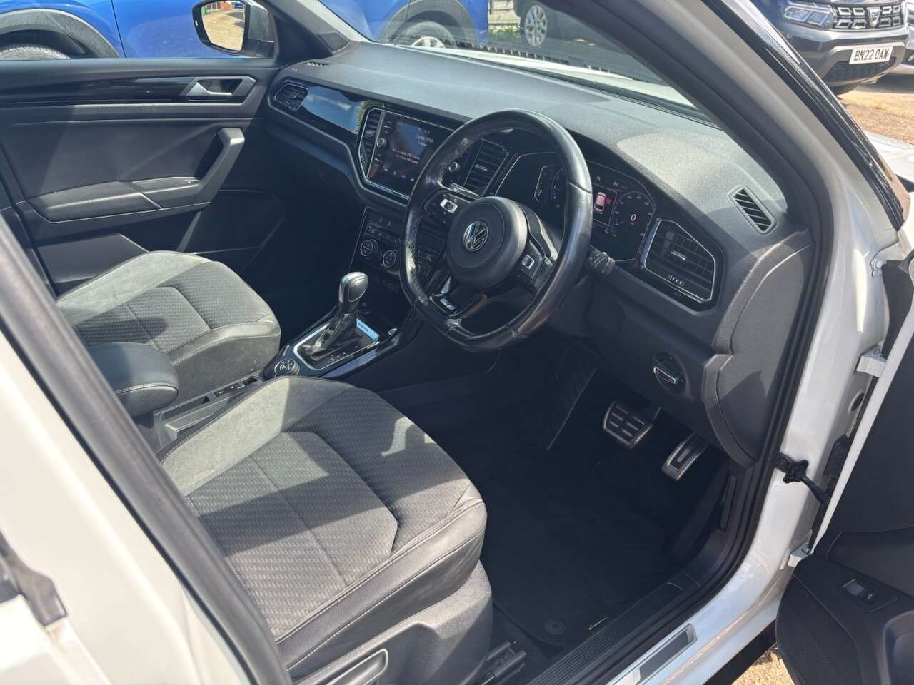 A 2021 VOLKSWAGEN T-ROC 2.0 TSI R SUV 5dr Petrol DSG 4Motion Euro 6 (s/s) (300 ps) SAT NAV, APPLE C A 2021 VOLKSWAGEN T-ROC 2.0 TSI R SUV 5dr Petrol DSG 4Motion Euro 6 (s/s) (300 ps) SAT NAV, APPLE C