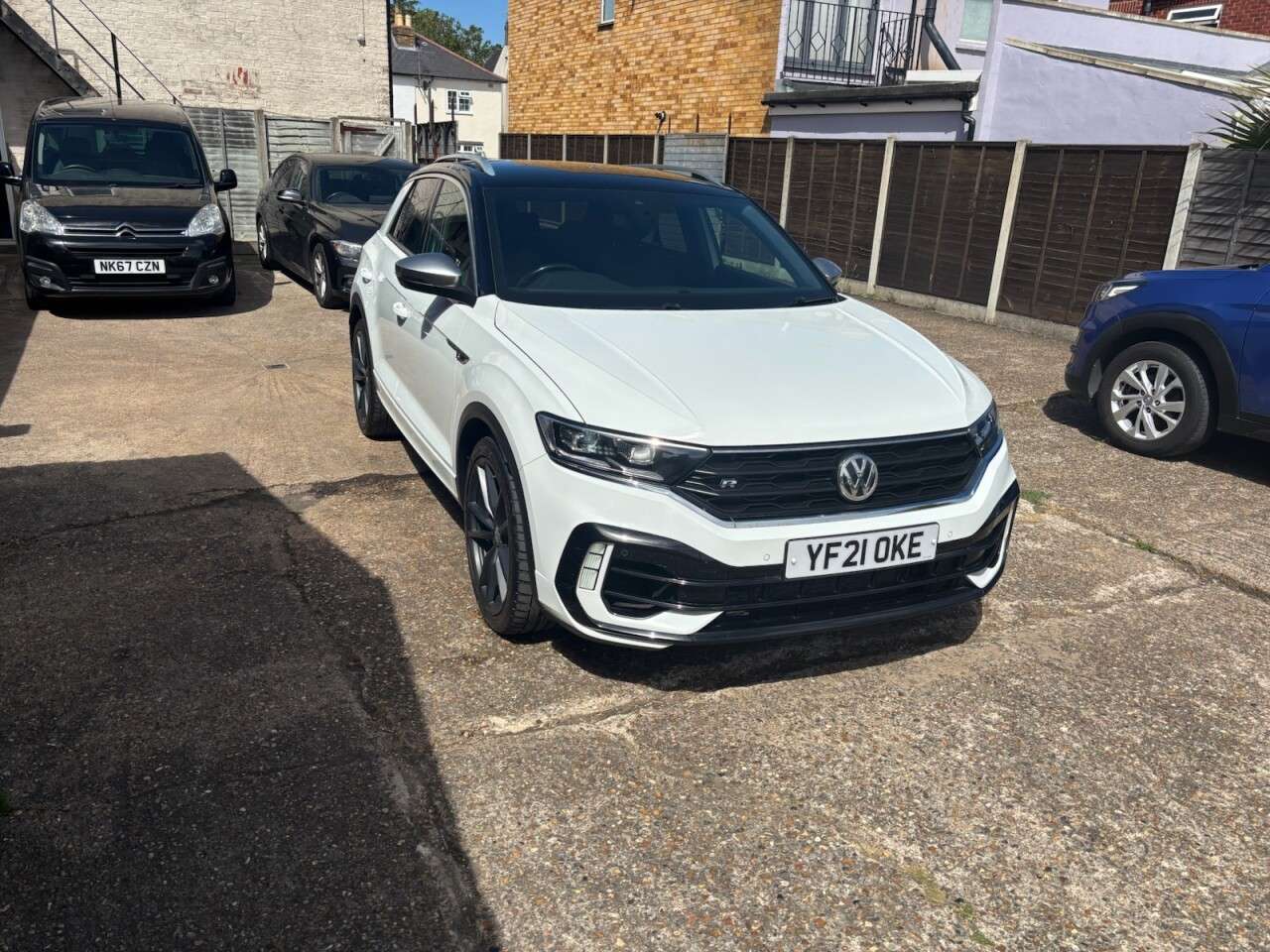 A 2021 VOLKSWAGEN T-ROC 2.0 TSI R SUV 5dr Petrol DSG 4Motion Euro 6 (s/s) (300 ps) SAT NAV, APPLE C A 2021 VOLKSWAGEN T-ROC 2.0 TSI R SUV 5dr Petrol DSG 4Motion Euro 6 (s/s) (300 ps) SAT NAV, APPLE C