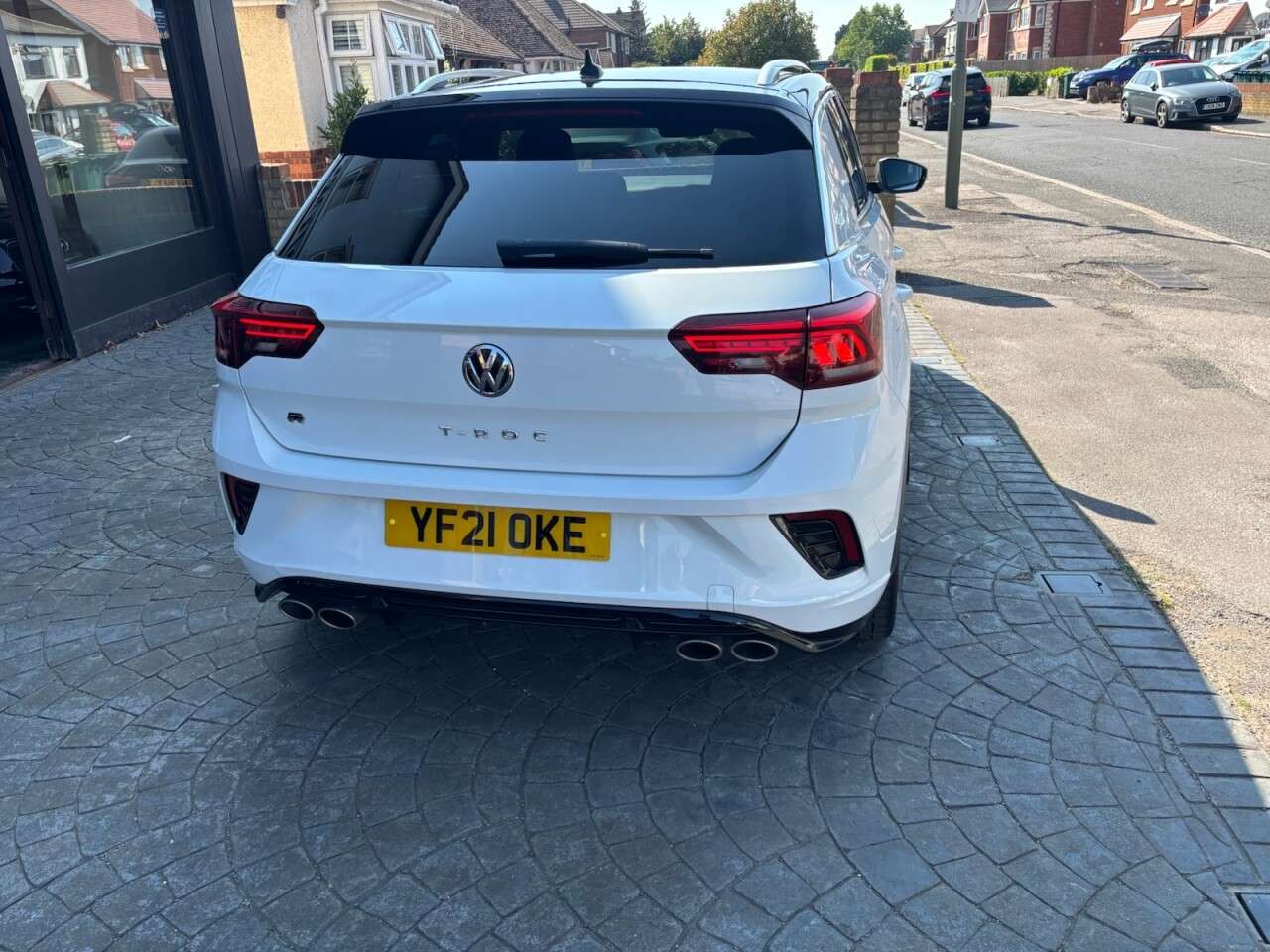 A 2021 VOLKSWAGEN T-ROC 2.0 TSI R SUV 5dr Petrol DSG 4Motion Euro 6 (s/s) (300 ps) SAT NAV, APPLE C A 2021 VOLKSWAGEN T-ROC 2.0 TSI R SUV 5dr Petrol DSG 4Motion Euro 6 (s/s) (300 ps) SAT NAV, APPLE C
