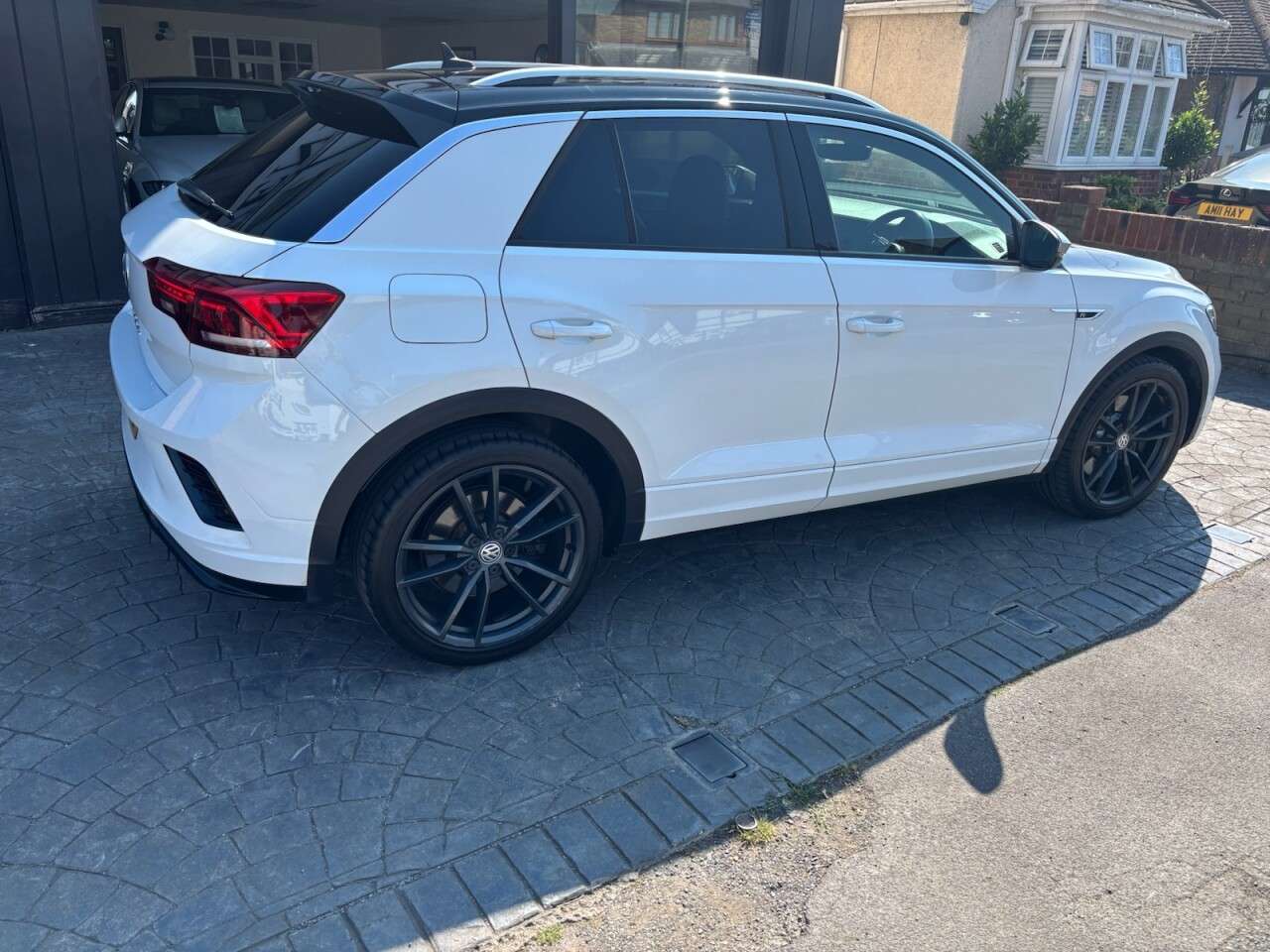 A 2021 VOLKSWAGEN T-ROC 2.0 TSI R SUV 5dr Petrol DSG 4Motion Euro 6 (s/s) (300 ps) SAT NAV, APPLE C A 2021 VOLKSWAGEN T-ROC 2.0 TSI R SUV 5dr Petrol DSG 4Motion Euro 6 (s/s) (300 ps) SAT NAV, APPLE C