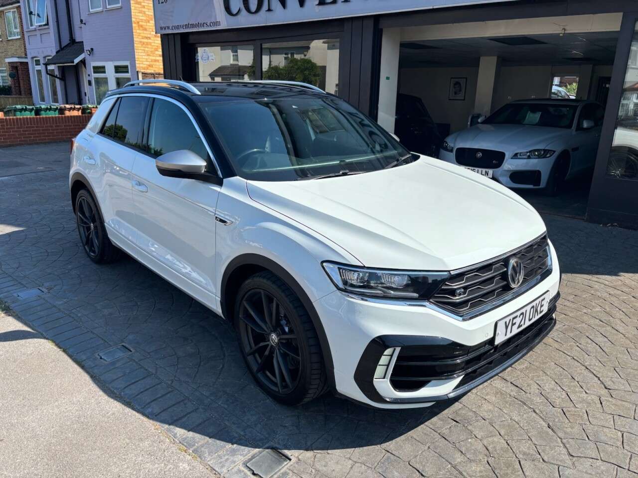 A 2021 VOLKSWAGEN T-ROC 2.0 TSI R SUV 5dr Petrol DSG 4Motion Euro 6 (s/s) (300 ps) SAT NAV, APPLE C A 2021 VOLKSWAGEN T-ROC 2.0 TSI R SUV 5dr Petrol DSG 4Motion Euro 6 (s/s) (300 ps) SAT NAV, APPLE C