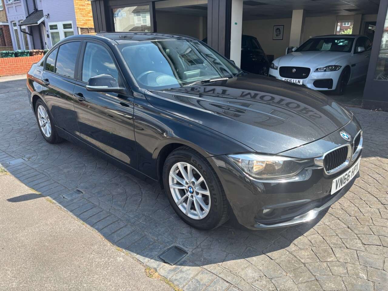 A 2016 BMW 3 SERIES 2.0 320d ED Plus Saloon 4dr Diesel Auto Euro 6 (s/s) (163 ps) SAT NAV, FRON A 2016 BMW 3 SERIES 2.0 320d ED Plus Saloon 4dr Diesel Auto Euro 6 (s/s) (163 ps) SAT NAV, FRON