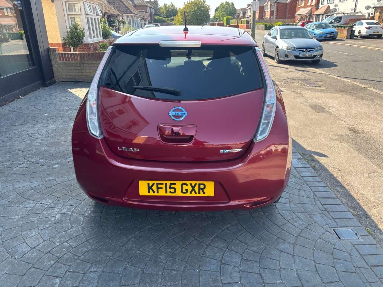 A 2015 NISSAN LEAF 24kWh Visia+ Hatchback 5dr Electric Auto (107 bhp) 3 OIN AND 32 AMP CHARGIN A 2015 NISSAN LEAF 24kWh Visia+ Hatchback 5dr Electric Auto (107 bhp) 3 OIN AND 32 AMP CHARGIN