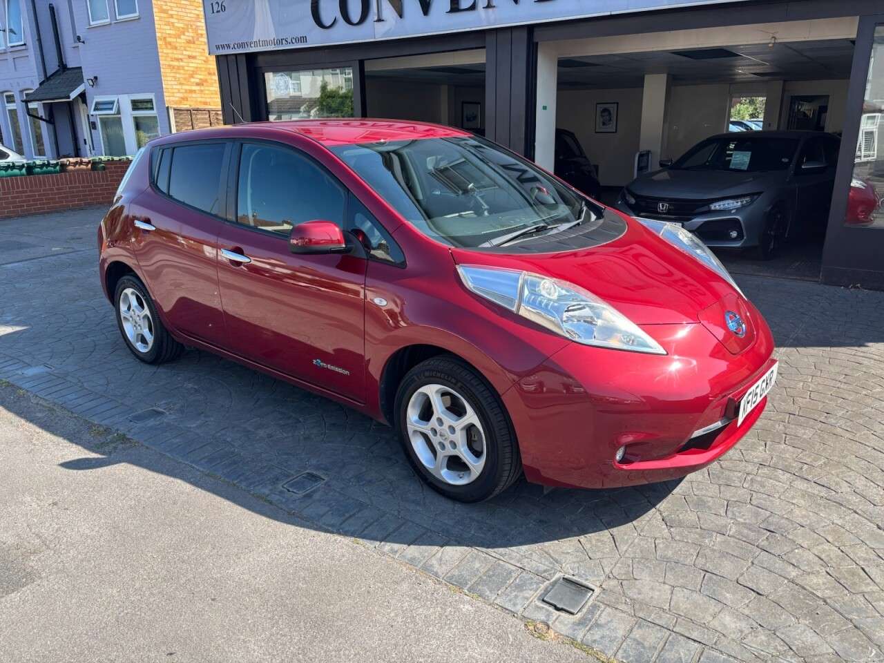 A 2015 NISSAN LEAF 24kWh Visia+ Hatchback 5dr Electric Auto (107 bhp) 3 OIN AND 32 AMP CHARGIN A 2015 NISSAN LEAF 24kWh Visia+ Hatchback 5dr Electric Auto (107 bhp) 3 OIN AND 32 AMP CHARGIN