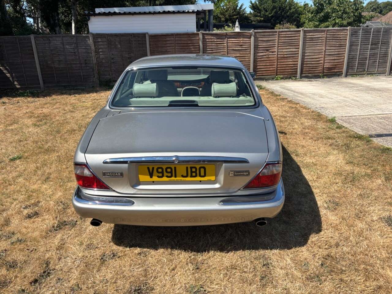 A 1999 JAGUAR XJ 4.0 SOVEREIGN V8 BEIGE LEATHER HEATED ELECTRIC SEATS A 1999 JAGUAR XJ 4.0 SOVEREIGN V8 BEIGE LEATHER HEATED ELECTRIC SEATS