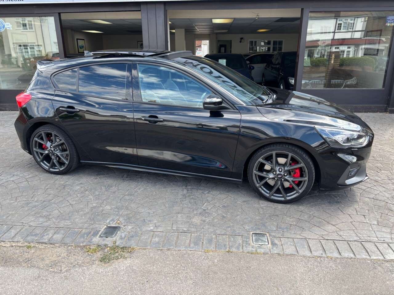 A 2019 FORD FOCUS 2.3T EcoBoost ST Hatchback 5dr Petrol Manual Euro 6 (s/s) (280 ps) HEATED S A 2019 FORD FOCUS 2.3T EcoBoost ST Hatchback 5dr Petrol Manual Euro 6 (s/s) (280 ps) HEATED S