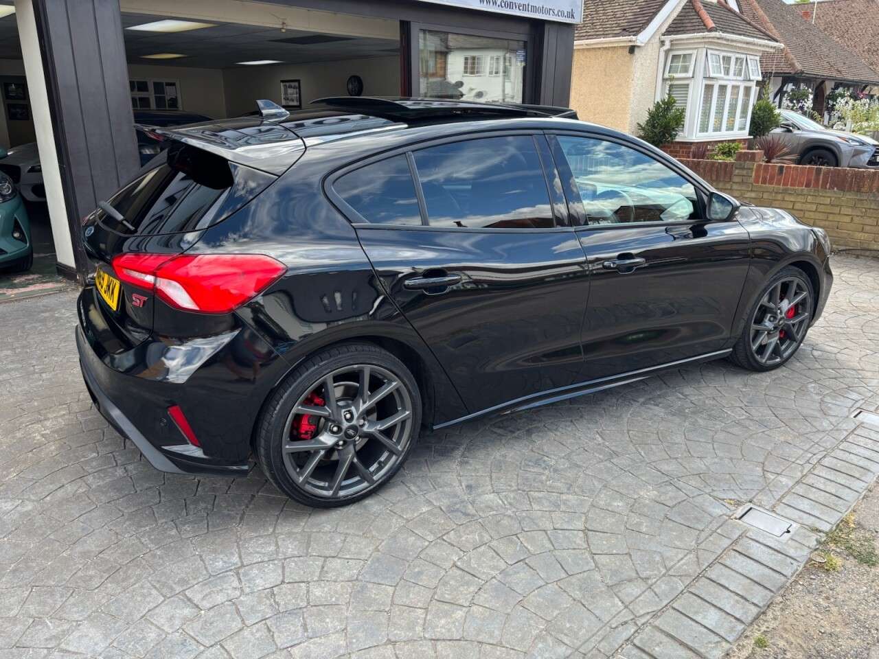 A 2019 FORD FOCUS 2.3T EcoBoost ST Hatchback 5dr Petrol Manual Euro 6 (s/s) (280 ps) HEATED S A 2019 FORD FOCUS 2.3T EcoBoost ST Hatchback 5dr Petrol Manual Euro 6 (s/s) (280 ps) HEATED S