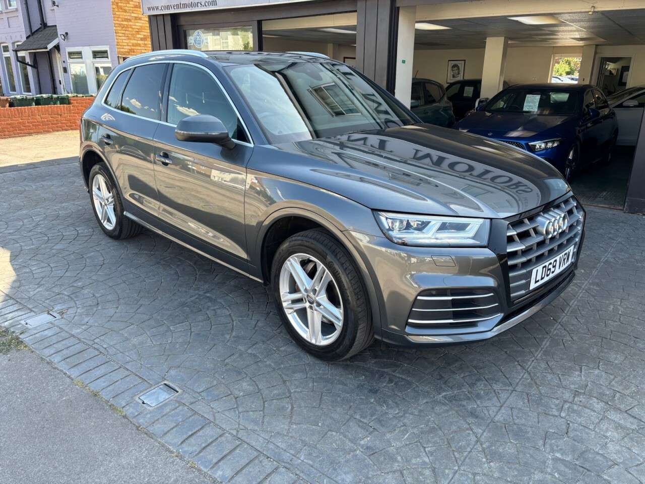 A 2019 AUDI Q5 2.0 TFSI 45 S line SUV 5dr Petrol S Tronic quattro Euro 6 (s/s) (245 ps) AP A 2019 AUDI Q5 2.0 TFSI 45 S line SUV 5dr Petrol S Tronic quattro Euro 6 (s/s) (245 ps) AP