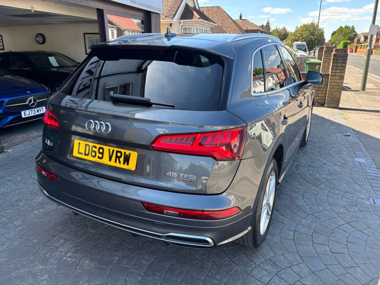 A 2019 AUDI Q5 2.0 TFSI 45 S line SUV 5dr Petrol S Tronic quattro Euro 6 (s/s) (245 ps) AP A 2019 AUDI Q5 2.0 TFSI 45 S line SUV 5dr Petrol S Tronic quattro Euro 6 (s/s) (245 ps) AP