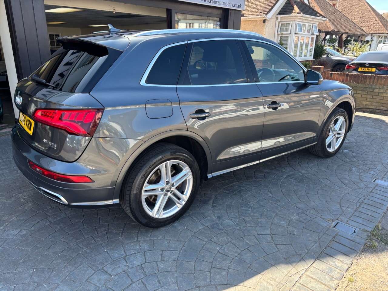 A 2019 AUDI Q5 2.0 TFSI 45 S line SUV 5dr Petrol S Tronic quattro Euro 6 (s/s) (245 ps) AP A 2019 AUDI Q5 2.0 TFSI 45 S line SUV 5dr Petrol S Tronic quattro Euro 6 (s/s) (245 ps) AP