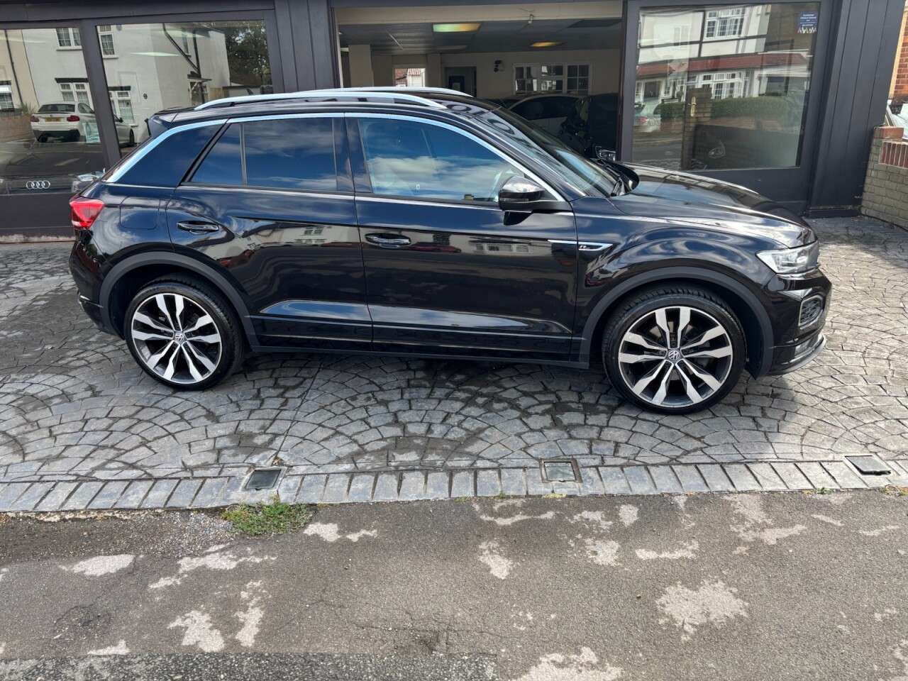 A 2019 VOLKSWAGEN T-ROC 1.5 TSI GPF EVO R-Line SUV 5dr Petrol DSG Euro 6 (s/s) (150 ps) REVERSING C A 2019 VOLKSWAGEN T-ROC 1.5 TSI GPF EVO R-Line SUV 5dr Petrol DSG Euro 6 (s/s) (150 ps) REVERSING C
