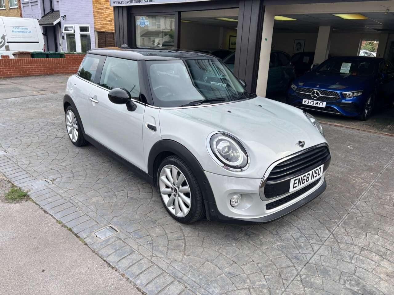 A 2018 MINI HATCH 1.5 Cooper Classic Hatchback 3dr Petrol Manual Euro 6 (s/s) (136 ps) REV CA A 2018 MINI HATCH 1.5 Cooper Classic Hatchback 3dr Petrol Manual Euro 6 (s/s) (136 ps) REV CA