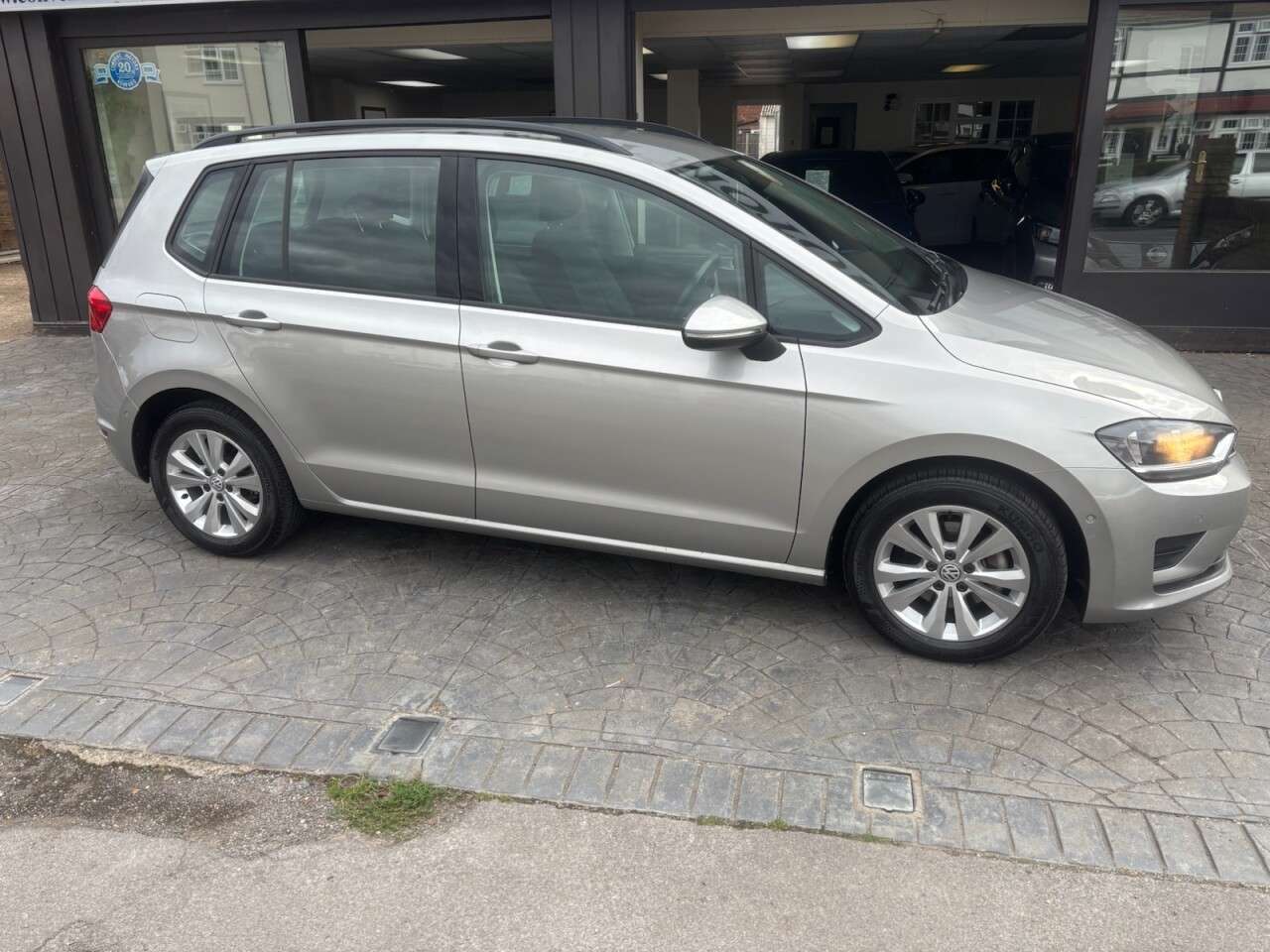 A 2014 VOLKSWAGEN GOLF SV 1.4 TSI BlueMotion Tech SE MPV 5dr Petrol DSG Euro 6 (s/s) (125 ps) ONLY 13 A 2014 VOLKSWAGEN GOLF SV 1.4 TSI BlueMotion Tech SE MPV 5dr Petrol DSG Euro 6 (s/s) (125 ps) ONLY 13