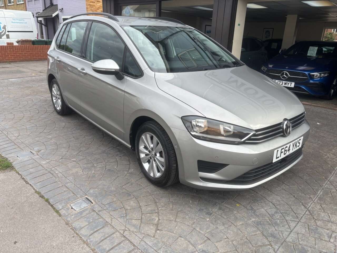 A 2014 VOLKSWAGEN GOLF SV 1.4 TSI BlueMotion Tech SE MPV 5dr Petrol DSG Euro 6 (s/s) (125 ps) ONLY 13 A 2014 VOLKSWAGEN GOLF SV 1.4 TSI BlueMotion Tech SE MPV 5dr Petrol DSG Euro 6 (s/s) (125 ps) ONLY 13