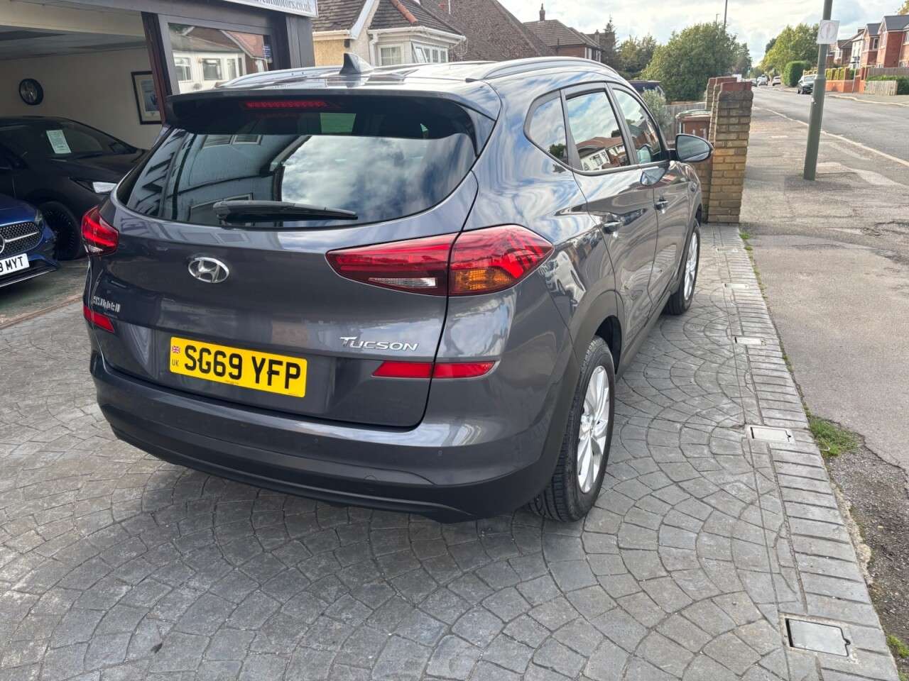 A 2019 HYUNDAI TUCSON 1.6 GDi SE Nav SUV 5dr Petrol Manual Euro 6 (s/s) (132 ps) APPLE CARPLAY, H A 2019 HYUNDAI TUCSON 1.6 GDi SE Nav SUV 5dr Petrol Manual Euro 6 (s/s) (132 ps) APPLE CARPLAY, H