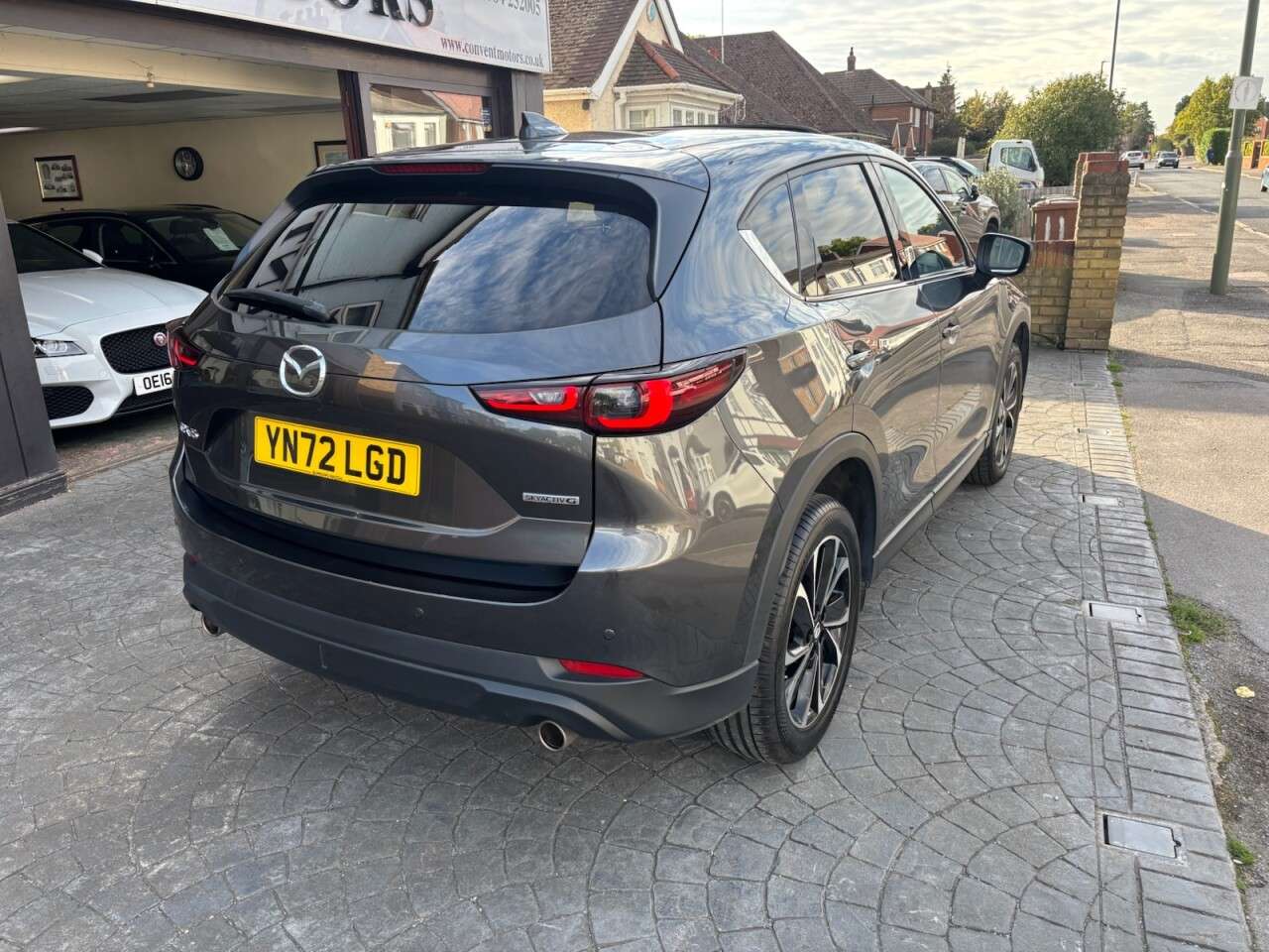 A 2022 MAZDA CX-5 2.0 SKYACTIV-G Sport Edition SUV 5dr Petrol Auto Euro 6 (s/s) (165 ps) SUNR A 2022 MAZDA CX-5 2.0 SKYACTIV-G Sport Edition SUV 5dr Petrol Auto Euro 6 (s/s) (165 ps) SUNR