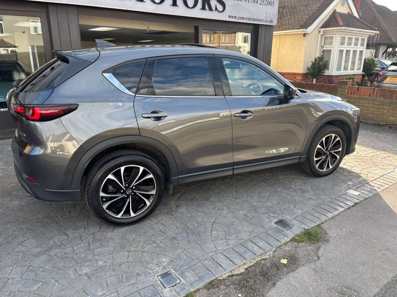 A 2022 MAZDA CX-5 2.0 SKYACTIV-G Sport Edition SUV 5dr Petrol Auto Euro 6 (s/s) (165 ps) SUNR A 2022 MAZDA CX-5 2.0 SKYACTIV-G Sport Edition SUV 5dr Petrol Auto Euro 6 (s/s) (165 ps) SUNR