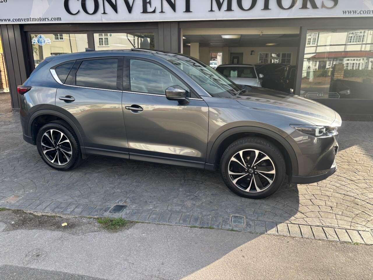 A 2022 MAZDA CX-5 2.0 SKYACTIV-G Sport Edition SUV 5dr Petrol Auto Euro 6 (s/s) (165 ps) SUNR A 2022 MAZDA CX-5 2.0 SKYACTIV-G Sport Edition SUV 5dr Petrol Auto Euro 6 (s/s) (165 ps) SUNR