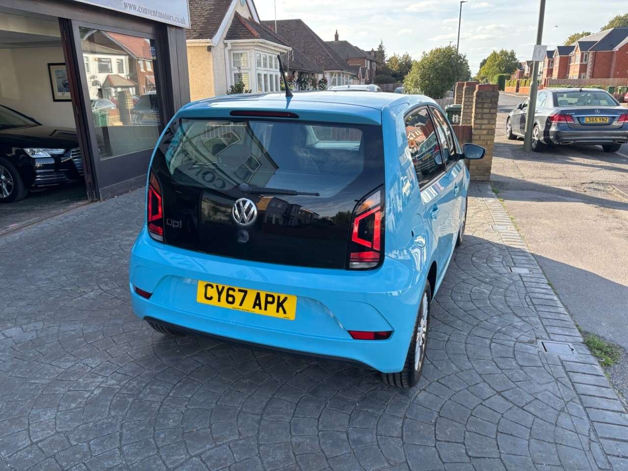 A 2017 VOLKSWAGEN UP! 1.0 Move up! Hatchback 5dr Petrol Manual Euro 6 (s/s) (60 ps) AIR CON, BLUE A 2017 VOLKSWAGEN UP! 1.0 Move up! Hatchback 5dr Petrol Manual Euro 6 (s/s) (60 ps) AIR CON, BLUE
