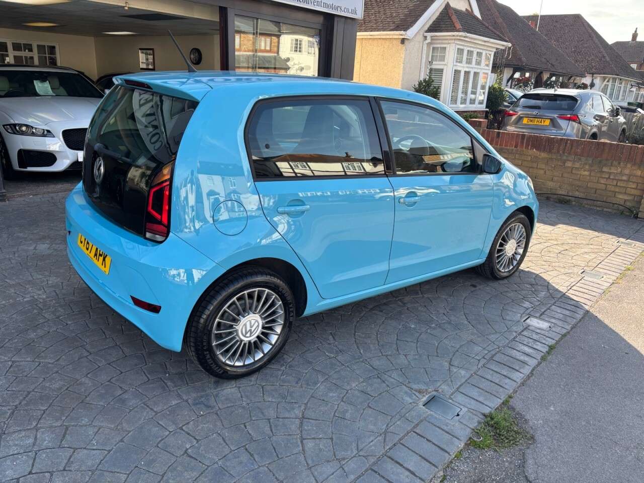 A 2017 VOLKSWAGEN UP! 1.0 Move up! Hatchback 5dr Petrol Manual Euro 6 (s/s) (60 ps) AIR CON, BLUE A 2017 VOLKSWAGEN UP! 1.0 Move up! Hatchback 5dr Petrol Manual Euro 6 (s/s) (60 ps) AIR CON, BLUE