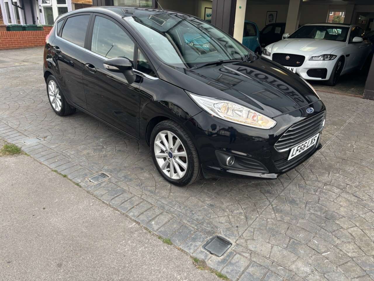 A 2016 FORD FIESTA 1.0T EcoBoost Titanium Hatchback 5dr Petrol Manual Euro 6 (s/s) (100 ps) 2 A 2016 FORD FIESTA 1.0T EcoBoost Titanium Hatchback 5dr Petrol Manual Euro 6 (s/s) (100 ps) 2