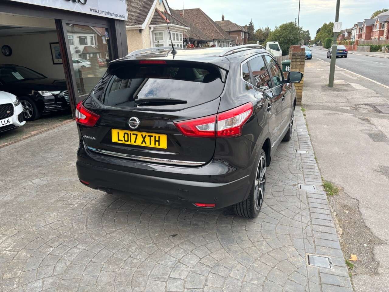 A 2017 NISSAN QASHQAI 1.2 DIG-T Tekna SUV 5dr Petrol Manual Euro 6 (s/s) (115 ps) BLACK LEATHER H A 2017 NISSAN QASHQAI 1.2 DIG-T Tekna SUV 5dr Petrol Manual Euro 6 (s/s) (115 ps) BLACK LEATHER H