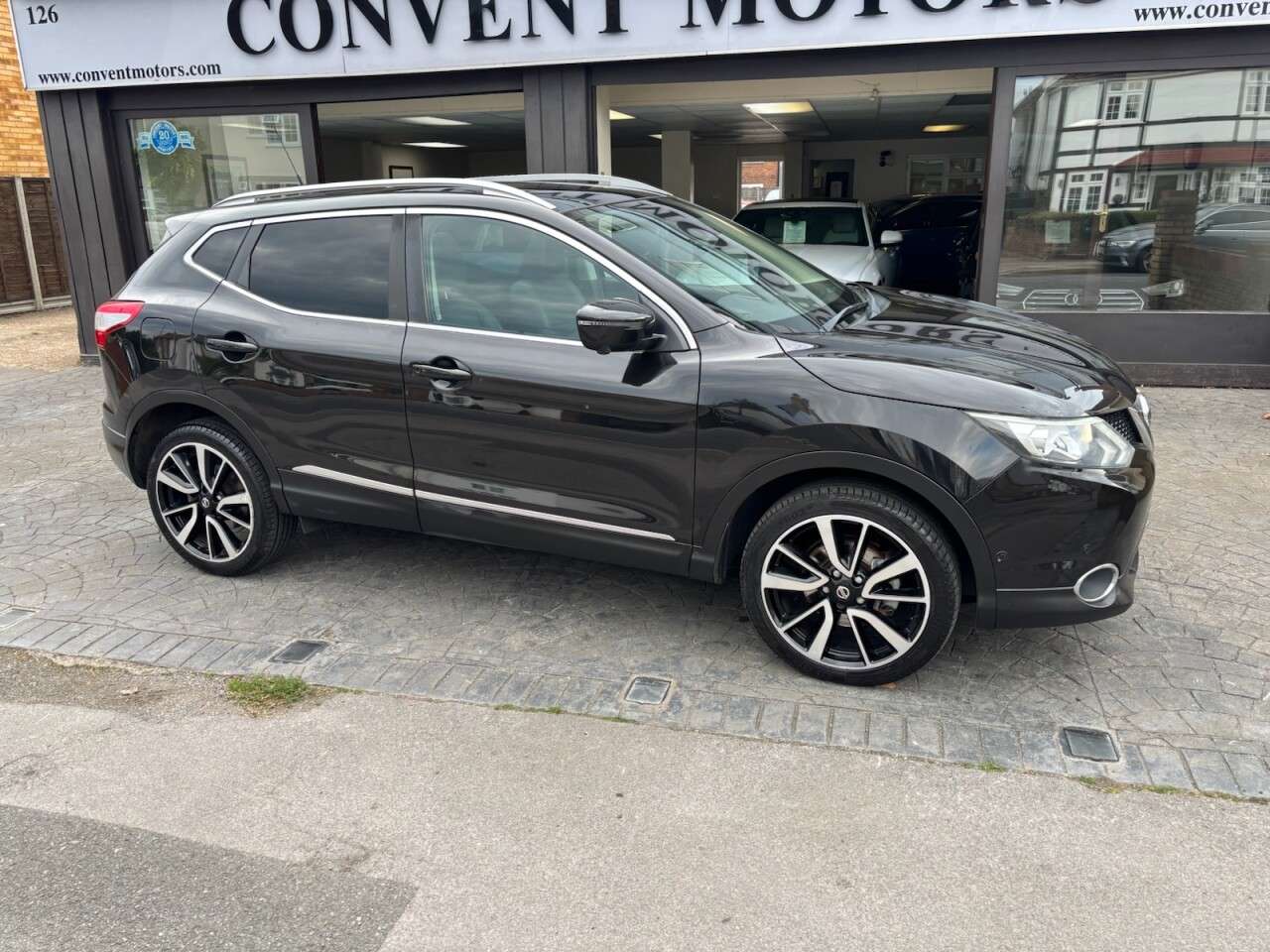 A 2017 NISSAN QASHQAI 1.2 DIG-T Tekna SUV 5dr Petrol Manual Euro 6 (s/s) (115 ps) BLACK LEATHER H A 2017 NISSAN QASHQAI 1.2 DIG-T Tekna SUV 5dr Petrol Manual Euro 6 (s/s) (115 ps) BLACK LEATHER H