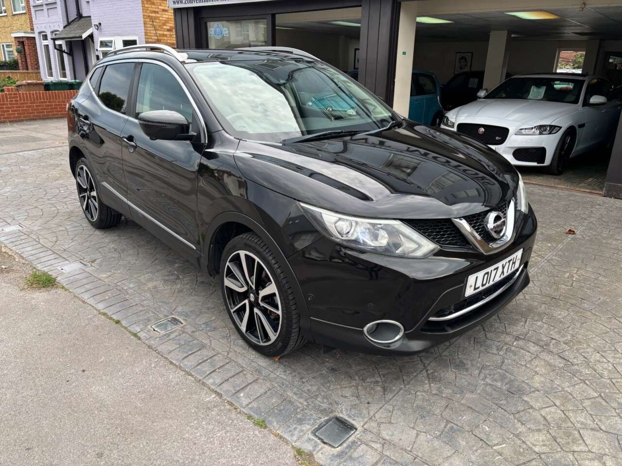 A 2017 NISSAN QASHQAI 1.2 DIG-T Tekna SUV 5dr Petrol Manual Euro 6 (s/s) (115 ps) BLACK LEATHER H A 2017 NISSAN QASHQAI 1.2 DIG-T Tekna SUV 5dr Petrol Manual Euro 6 (s/s) (115 ps) BLACK LEATHER H