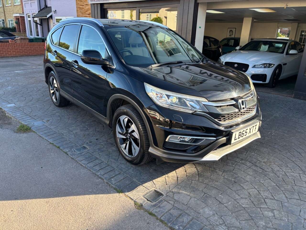 A 2016 HONDA CR-V 2.0 i-VTEC EX SUV 5dr Petrol Auto 4WD Euro 6 (155 ps) FULL LEATHER HEATED, A 2016 HONDA CR-V 2.0 i-VTEC EX SUV 5dr Petrol Auto 4WD Euro 6 (155 ps) FULL LEATHER HEATED,