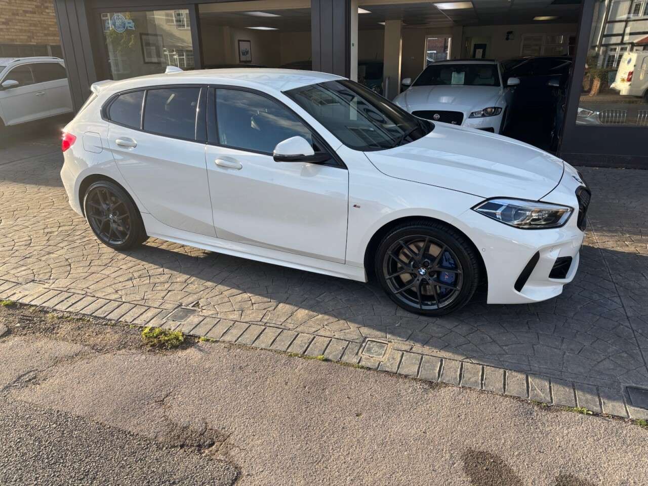 A 2021 BMW 1 SERIES 1.5 118i M Sport Hatchback 5dr Petrol DCT Euro 6 (s/s) (136 ps) LIVE COCKPI A 2021 BMW 1 SERIES 1.5 118i M Sport Hatchback 5dr Petrol DCT Euro 6 (s/s) (136 ps) LIVE COCKPI
