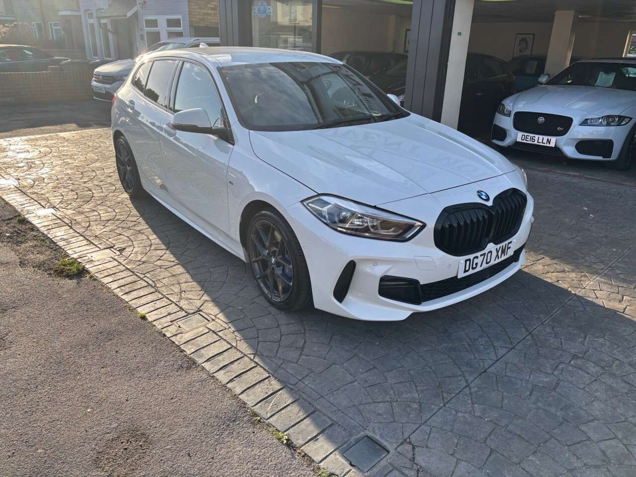 A 2021 BMW 1 SERIES 1.5 118i M Sport Hatchback 5dr Petrol DCT Euro 6 (s/s) (136 ps) LIVE COCKPI A 2021 BMW 1 SERIES 1.5 118i M Sport Hatchback 5dr Petrol DCT Euro 6 (s/s) (136 ps) LIVE COCKPI