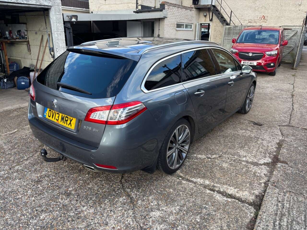 A 2013 PEUGEOT 508 SW 2.2 HDi GT Estate 5dr Diesel Auto Euro 5 (200 ps) FULL LEATHER HEATED, PANO A 2013 PEUGEOT 508 SW 2.2 HDi GT Estate 5dr Diesel Auto Euro 5 (200 ps) FULL LEATHER HEATED, PANO