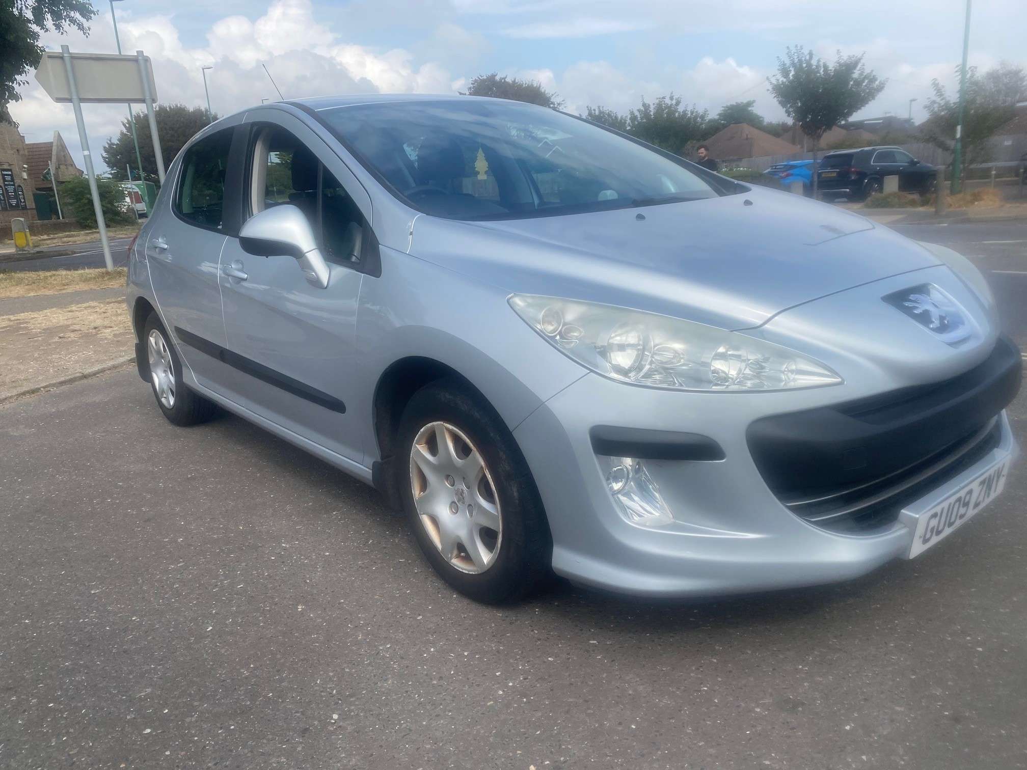 A 2009 PEUGEOT 308 1.6 VTi S Hatchback 5dr Petrol Manual (159 g/km, 120 bhp) A 2009 PEUGEOT 308 1.6 VTi S Hatchback 5dr Petrol Manual (159 g/km, 120 bhp)