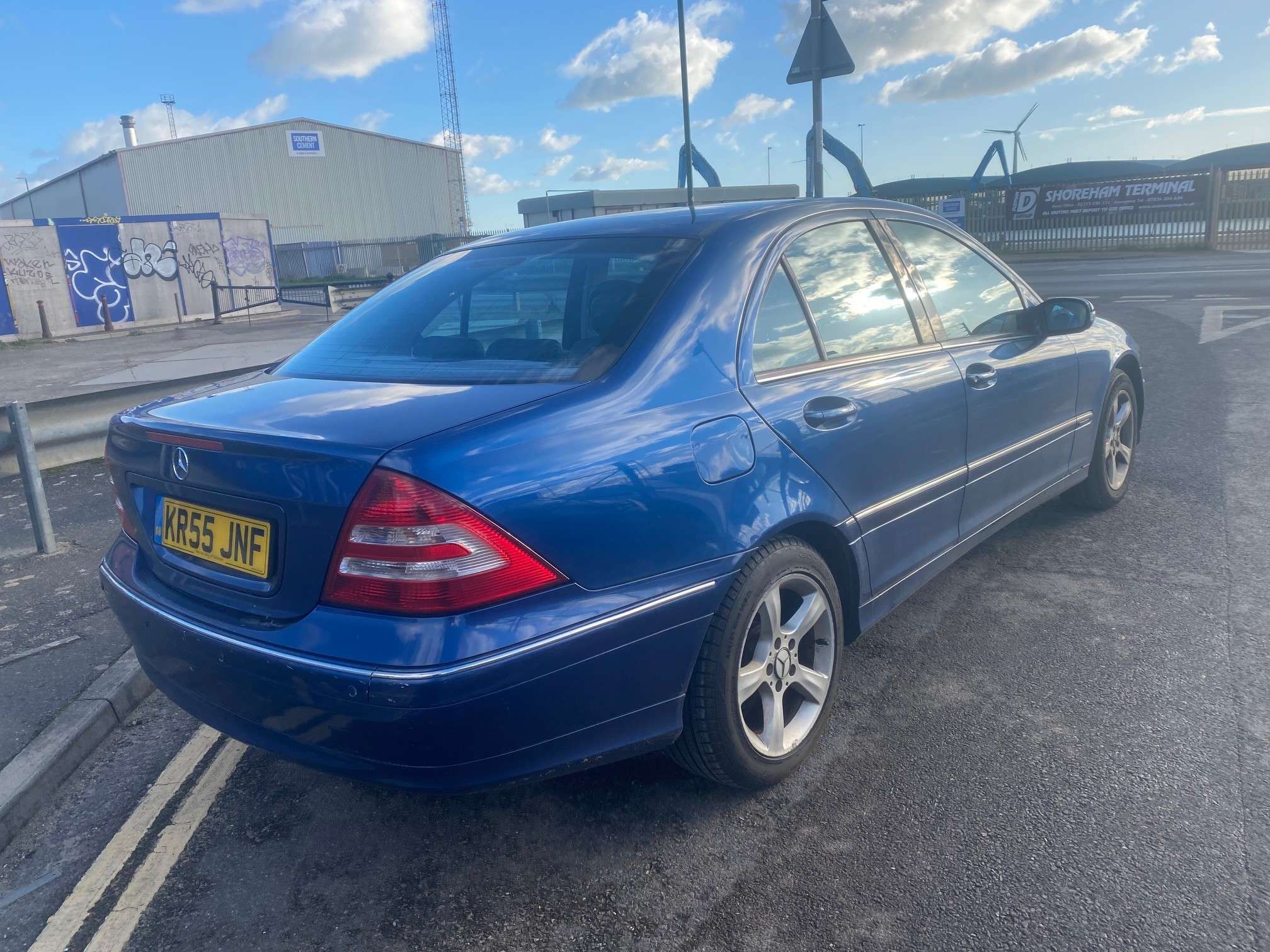A 2005 MERCEDES-BENZ C CLASS 1.8 C180 Kompressor Avantgarde SE Saloon 4dr Petrol Automatic (193 g/km, 143 bhp) A 2005 MERCEDES-BENZ C CLASS 1.8 C180 Kompressor Avantgarde SE Saloon 4dr Petrol Automatic (193 g/km, 143 bhp)
