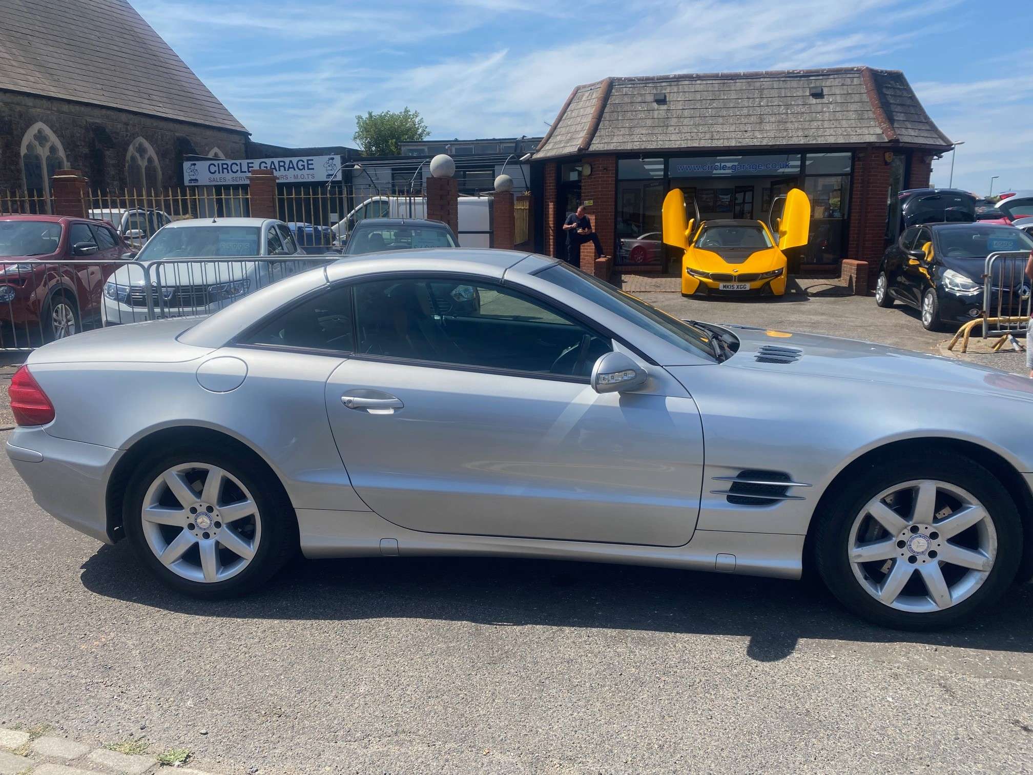 A 2003 MERCEDES-BENZ SL 5.0 SL500 Convertible 2dr Petrol Automatic (300 g/km, 306 bhp) A 2003 MERCEDES-BENZ SL 5.0 SL500 Convertible 2dr Petrol Automatic (300 g/km, 306 bhp)