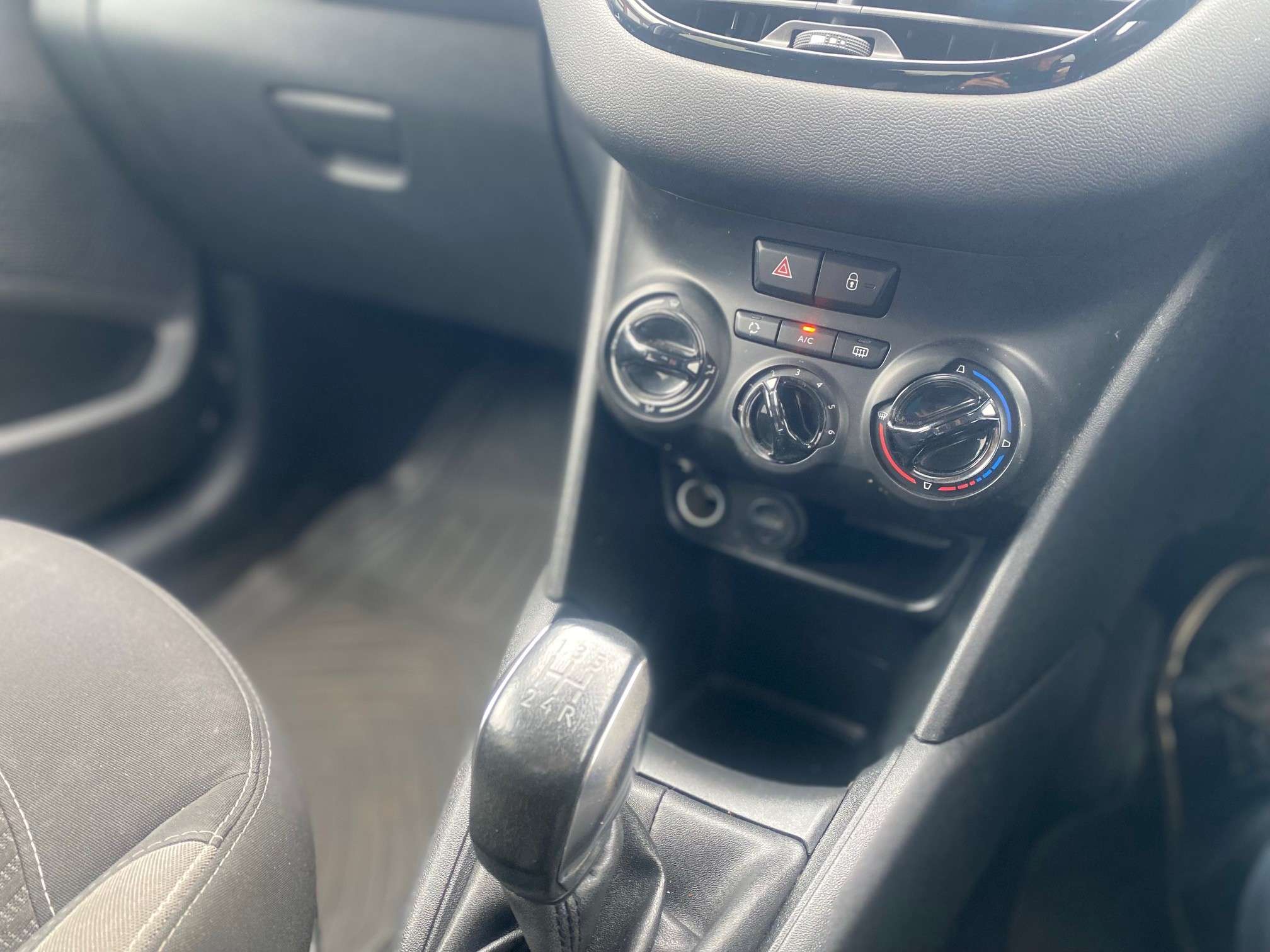 2014 PEUGEOT 208 2014 PEUGEOT 208